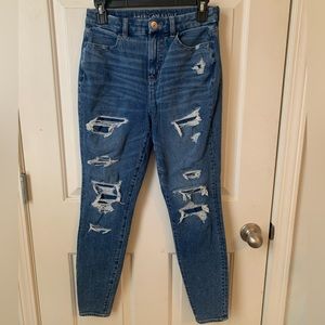 Ladies American Eagle Curvy Hi-Rise Jegging Size 4 soft and stretchy distressed
